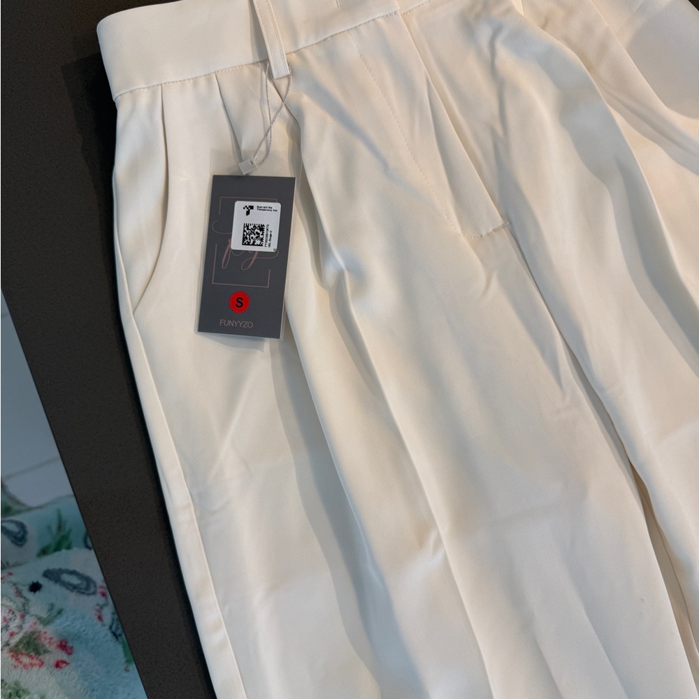 Elegant Cream Pleated Trousers